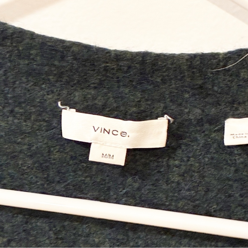 Vince‎ Side Split V Neck Wool Blend Sweater Terrarium Green Size Medium - Picture 4 of 6